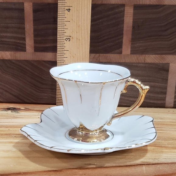 Vintage Porcelain Gold Trim Tea Cup & Saucer - Picture 2 of 4